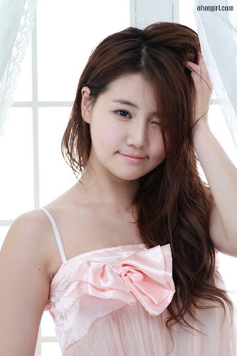 Han Ga Eun – Peach Nightie