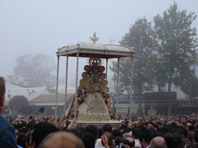 Rocio 2009. La Virgen en la Plaza del Real.