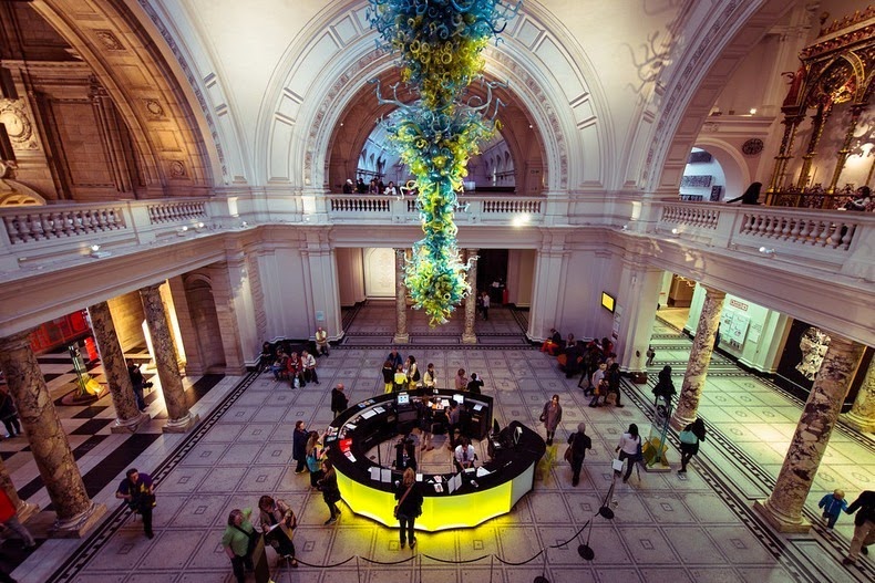 Glass chandelier in the lobby of the V & A Museum