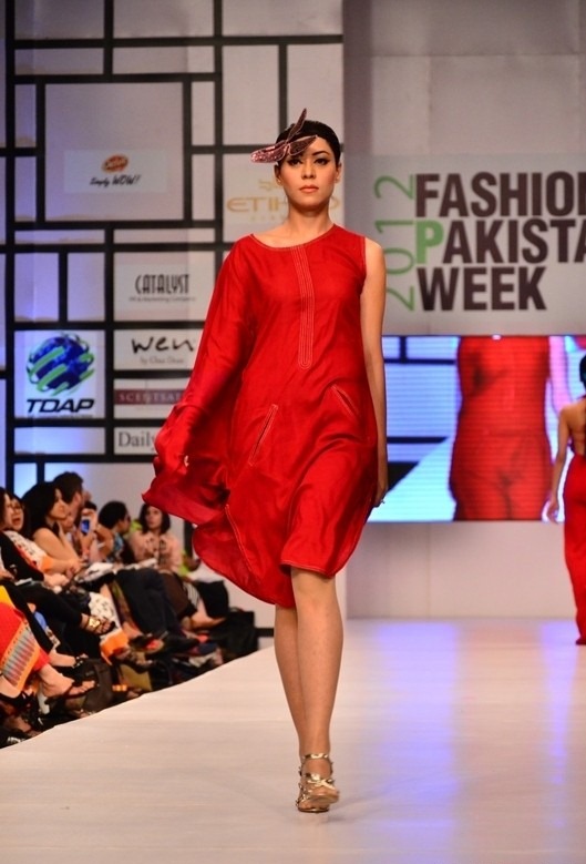 [Fashion%2520Pakistan%2520Week%2520%25282012%2529%2520Pictures1%255B16%255D.jpg]