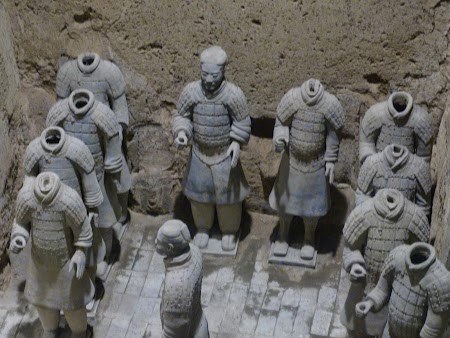 13. soldati de teracota decapitati la Xian.JPG