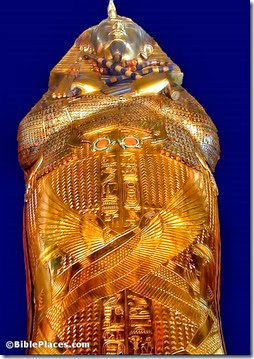 Tutankhamun gold coffin, tb110900522