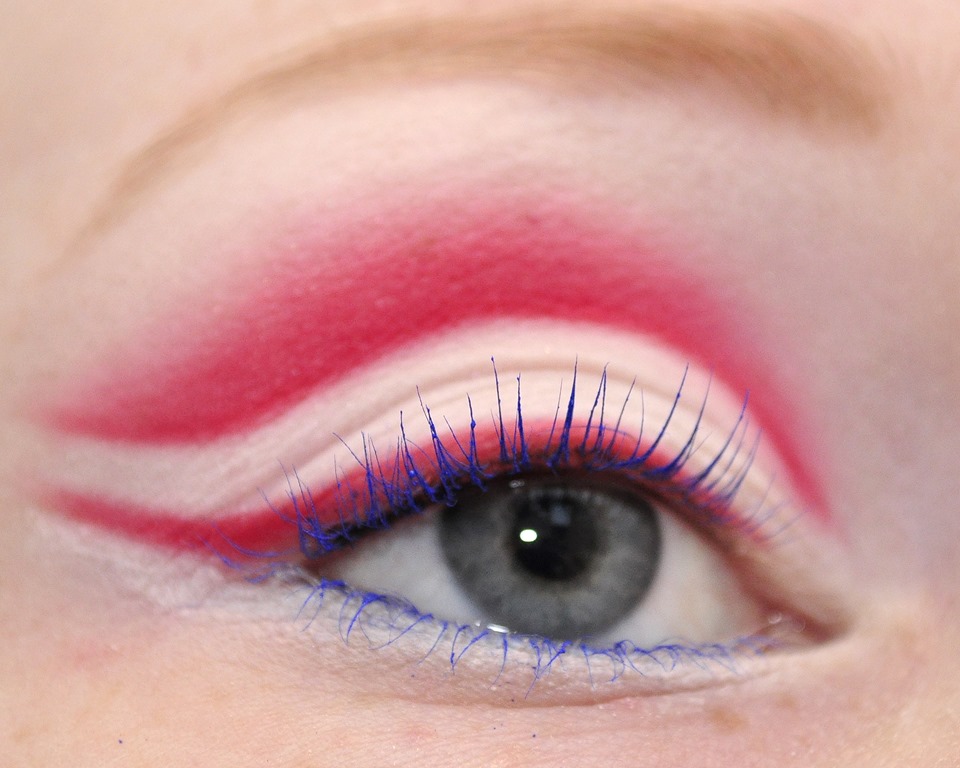 [red-and-white-cut-crease4.jpg]