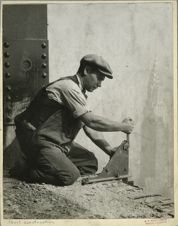 [Worker-bolting-a-steel-support-19312.jpg]