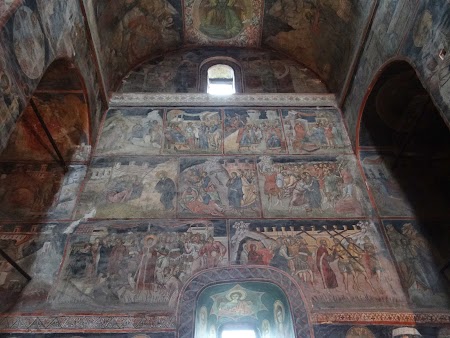 03. Interior biserica Curtea de Arges.JPG