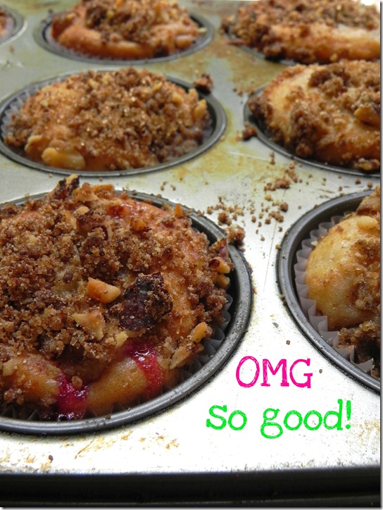 streusel-topped-plum-muffins-9