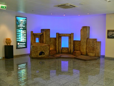 02. Temple megalitice pe aeroportul din Malta.JPG