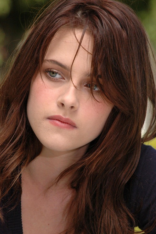 [Kristen%2520Stewarts%2520-%2520Capa%2520Faixa%2520360%2520%252815%2529%255B5%255D.jpg]