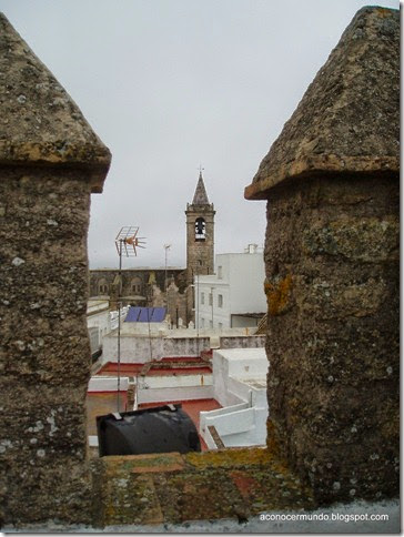 Vejer de la Frontera. Vistas de la Iglesia del Divino Salvador desde el Catillo - P3010794