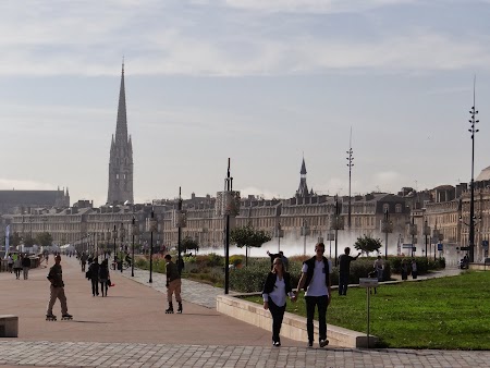 Obiective turistice Bordeaux: Promenada Garonne