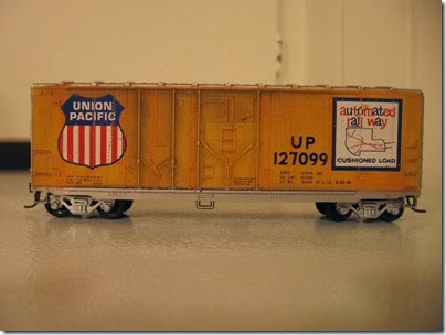 IMG_6244 Athearn  40-foot Grain-Loading Boxcar Union Pacific #127099