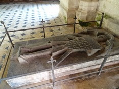 2014.09.10-034 gisant de Raoul de Coucy dans l'abbaye St-Martin