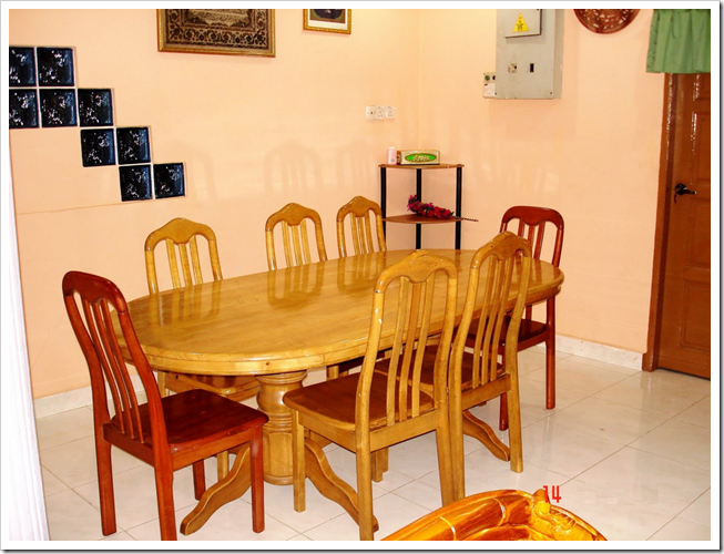Contoh gambar Ruang Makan Minimalis Sederhana http://www.rumahminimalisius.com/2017/09/desain-ruang-makan-dan-model-ruang-makan-minimalis-terbaru.html