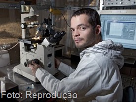 O biomédico brasileiro Alexander Birbrair, que faz pesquisa nos Estados Unidos