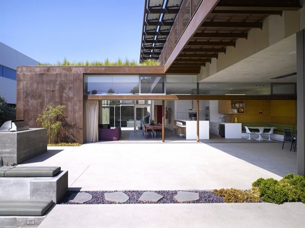Casa sostenible Yin-Yang / Brooks Scarpa casa-moderna-materiales-reciclados