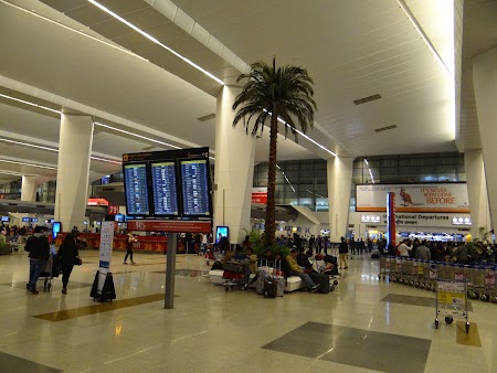 04. Aeroport Delhi.JPG