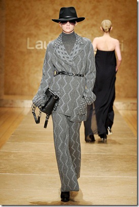 LAURA-BIAGIOTTI-FALL-2011-RTW-PODIUM-024_runway