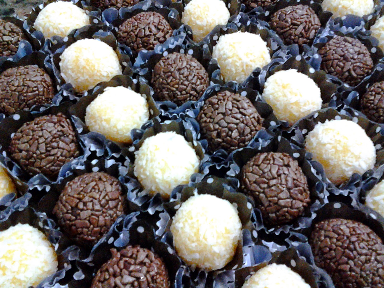 Doces Juliana Vieira: Brigadeiro e Beijinho