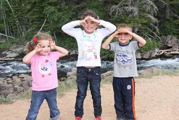 kids with pretend binoculars (1 of 1)