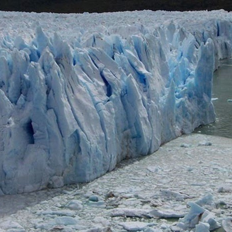Il ghiacciaio Upsala è un grande ghiacciaio che comprende una valle composta, alimentata da diversi ghiacciai.
