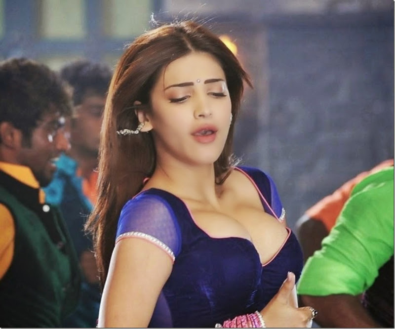 Shruthi Hasan extreme boobs shows and hot stills from race gurram (3)