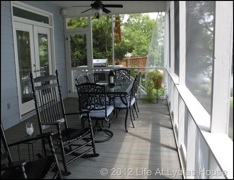 screened porch upper dining 2