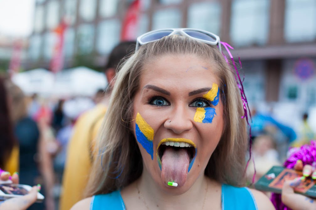 Девушки в фан-зоне на Крещатике. Матч Украина - Швеция. 11 июня 2012. Евро 2012.