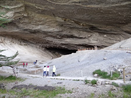 04. Intrare Cueva del Milodon.JPG