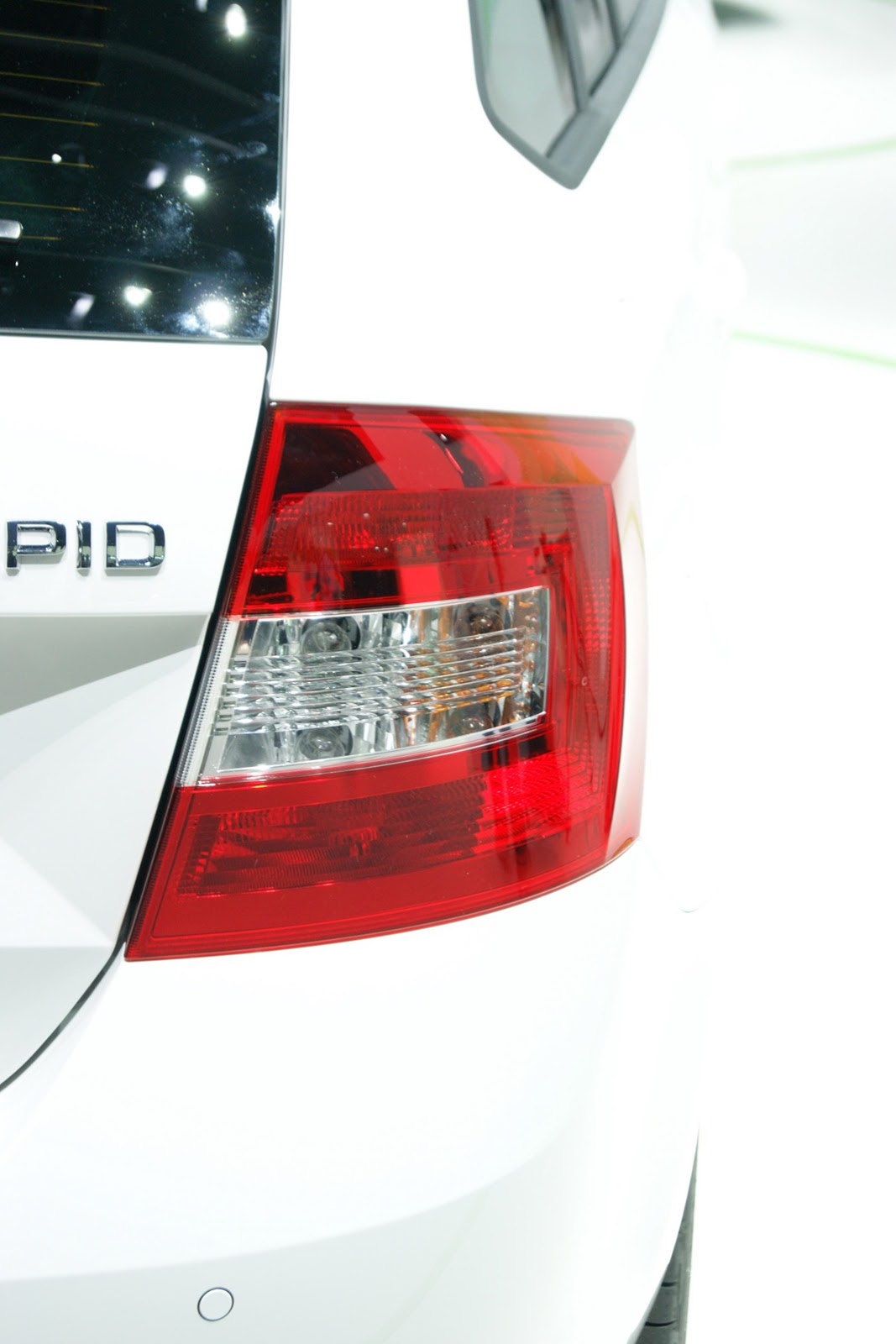 [2014-Skoda-Rapid-Sportback-38%255B3%255D.jpg]