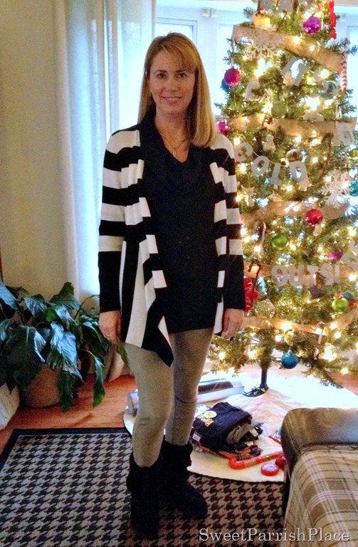 [leggings%2520with%2520black%2520and%2520white%2520stripes%255B3%255D.jpg]