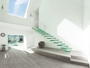 The Glass House / AR Design Studio escaleras-de-cristal