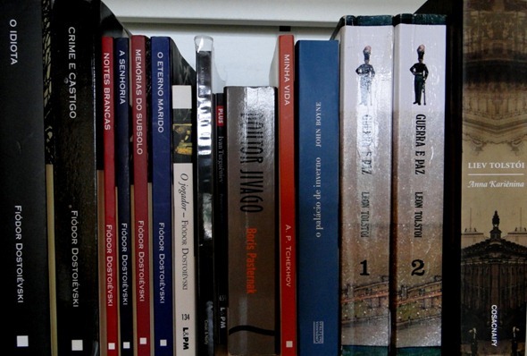 Livros russos na estante