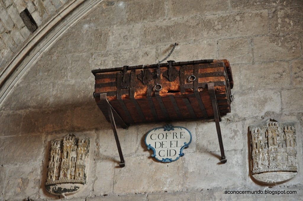 [079-Burgos.-Catedral.-Interior.-Cofr.jpg]