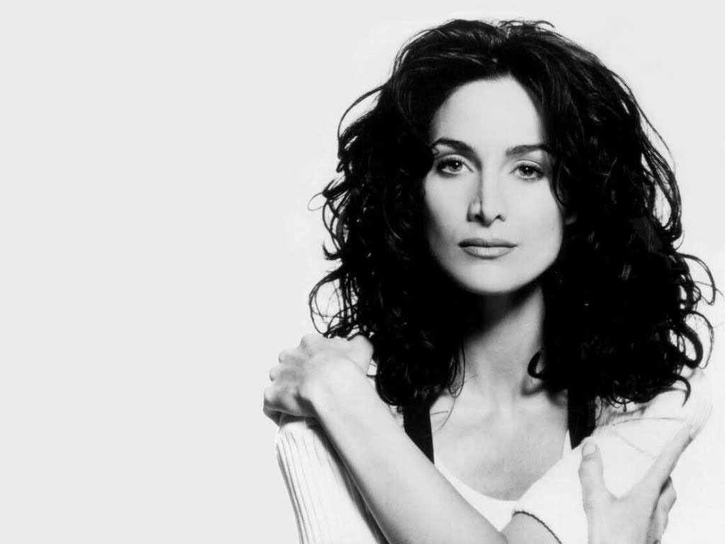 [Carrie%2520Anne%2520Moss%255B5%255D.jpg]