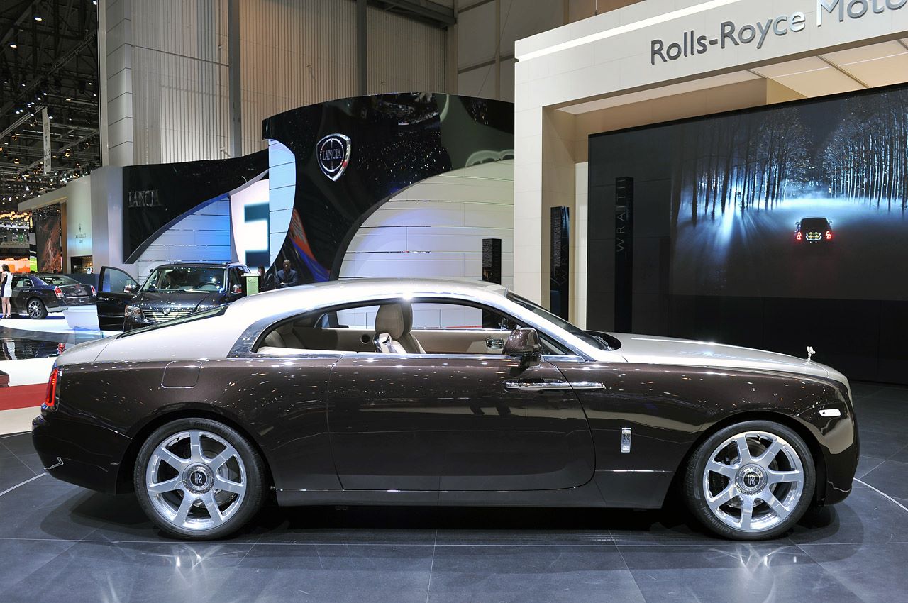 2014_Rolls-Royce_Wraith_5.jpg