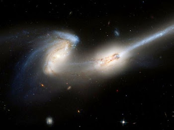 two-merging-galaxies_8922_600x450.jpg