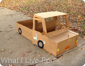 Pick up truck from a cardboard box (whatilivefor.net)