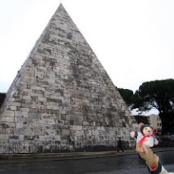 53 - Tumba de la Piramide de Cayo Cestio en Roma