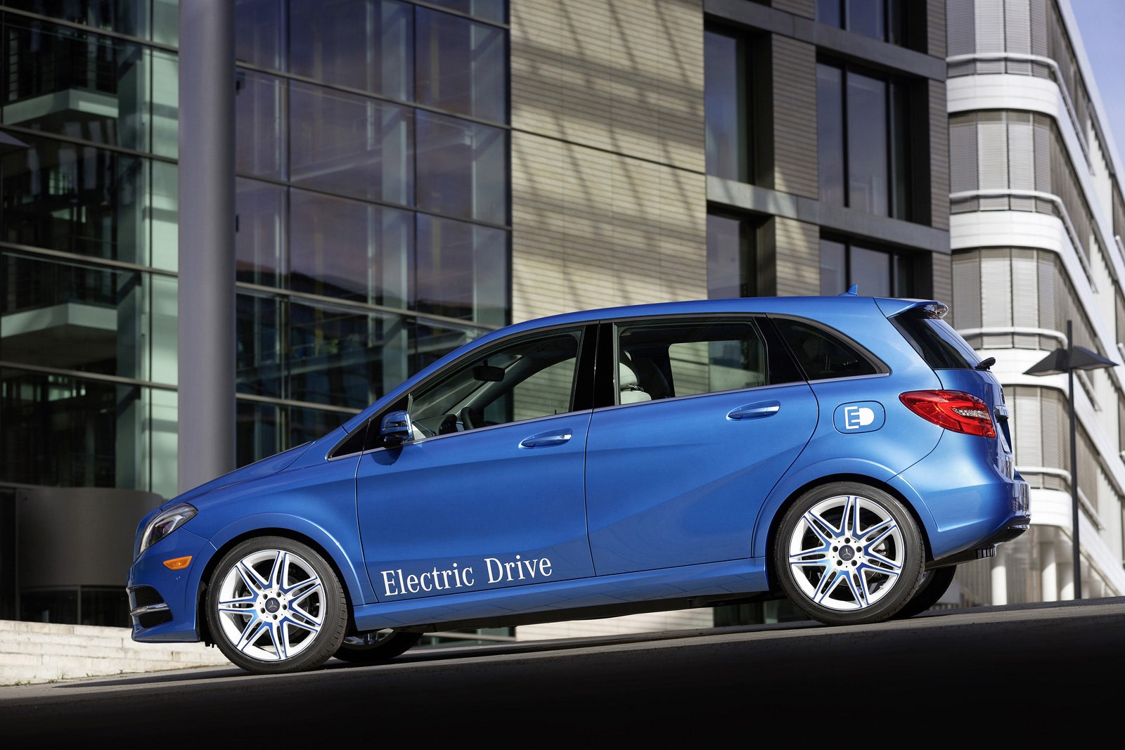 [Mercedes-Benz-B-Class-Electric-Drive-2%255B3%255D.jpg]