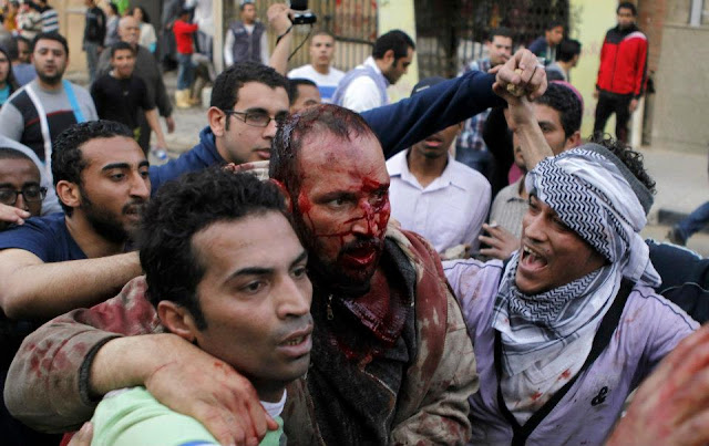 صور من الفوضى المنظمة التي تقف وراءها المعارضة المصرية وما تسمى جبهة الإنقاذ 578046_513038975399065_27867694_n
