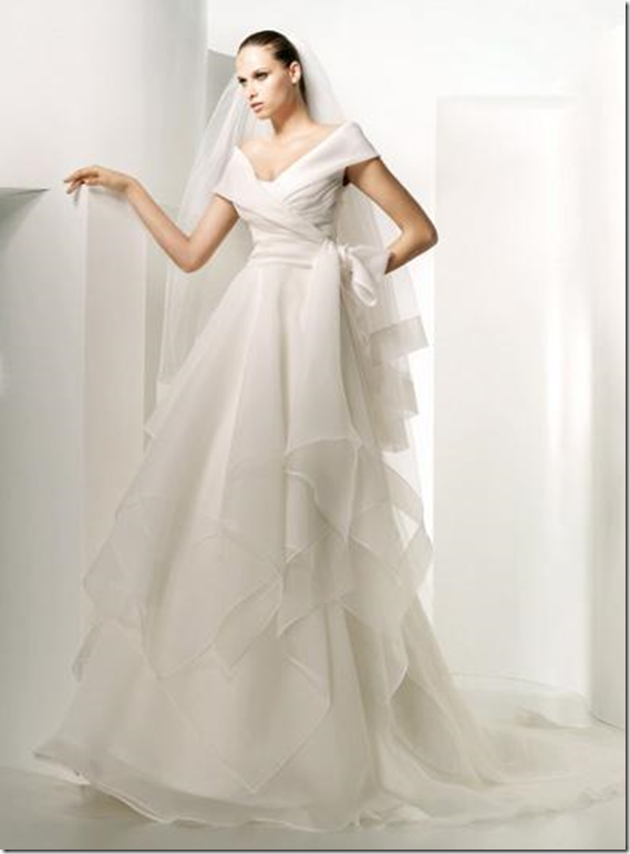 A Line Princess V neck Chapel Train Chiffon wedding dress for brides 2010 style(WDE0005)