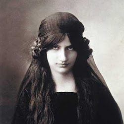Jeanne Hébuterne (c-law wife of Modigliani) photo.jpg