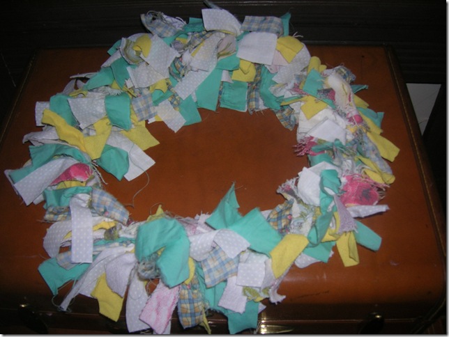 friendshare and spring decorating rag wreath 016