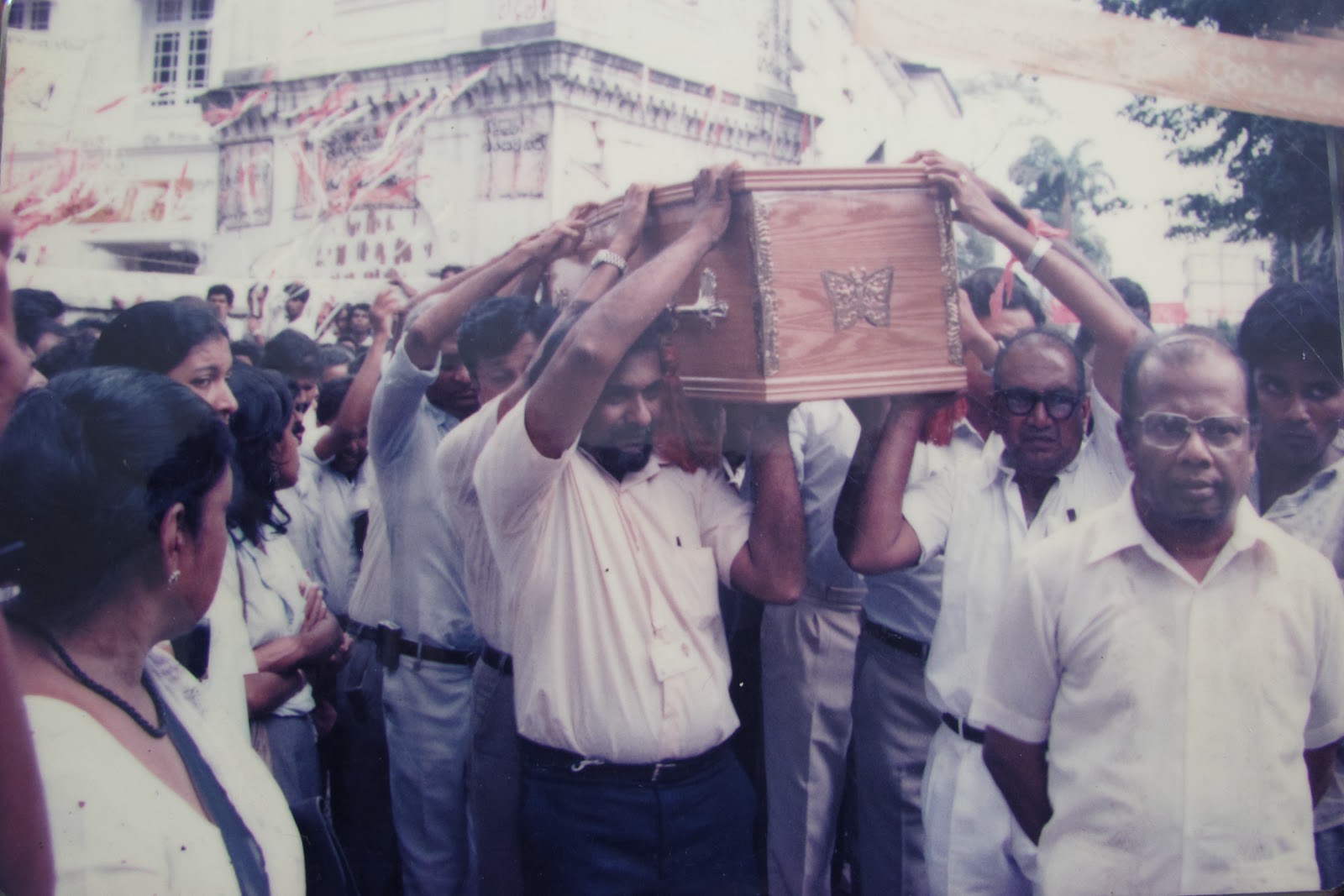හේ පද්මසිරි ත්රිමාවිතාන නම් විය.