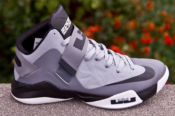 nike zoom soldier vi