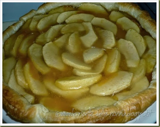 Torta sfogliata di mele con marmellata di albicocche e gelatina (7)