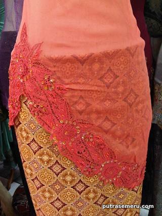 Pin Kebaya-sifon-orange-baju-kurung-bordir-genuardis 