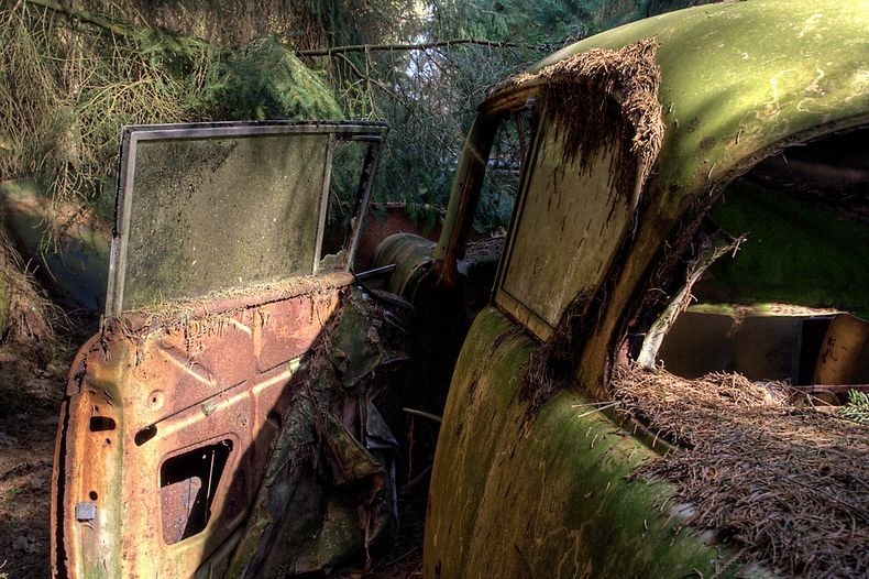 chatillon-car-graveyard-12