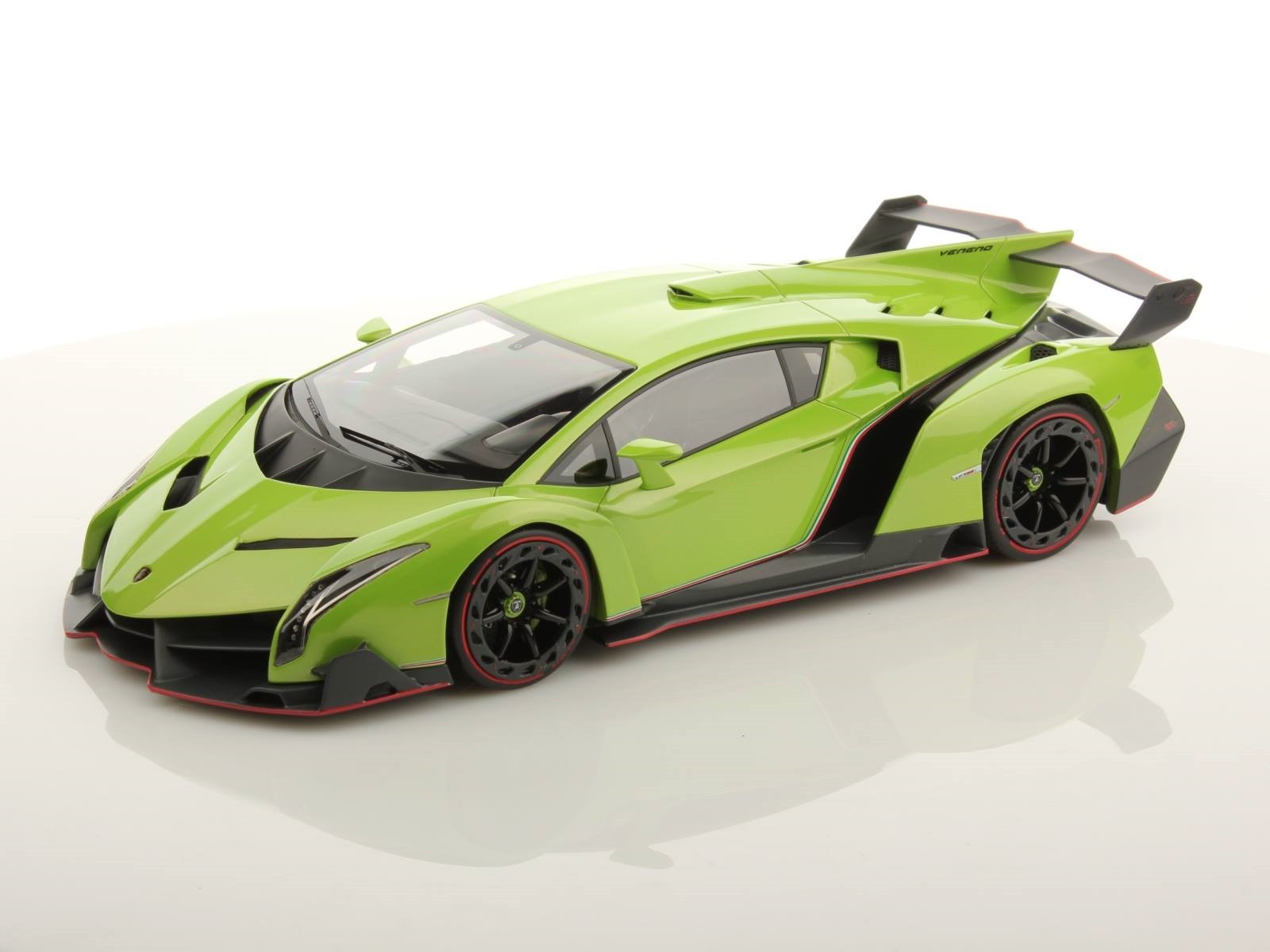 [Lamborghini-Veneno-Scale-Model-1%255B2%255D.jpg]