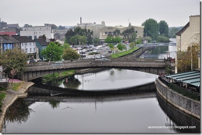 Kilkenny. Vista del Río Nore y Jonh's Bridge desde el Castillo - DSC_0091